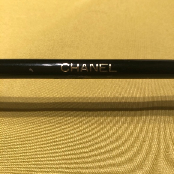 CHANEL makeup brush - Picture 1 of 3